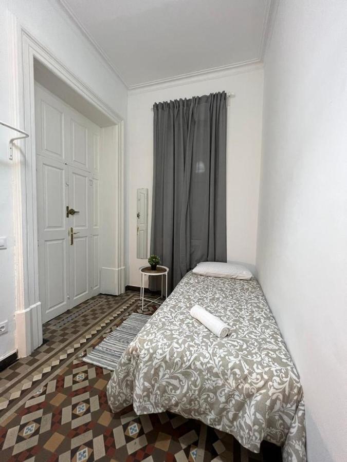 A & M Barcelona Hostal Exteriör bild