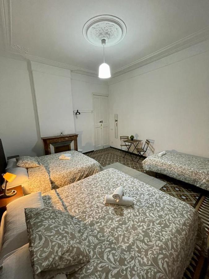 A & M Barcelona Hostal Exteriör bild